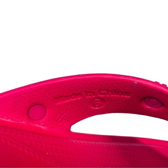 Minnetonka Raspberry Silverthorne Prism Sandals - Size 6 - Picture 12 of 15